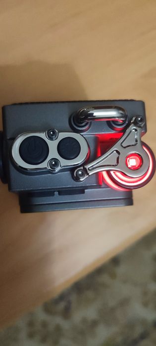 Мини блютуз колонка с сенсорным экраном.