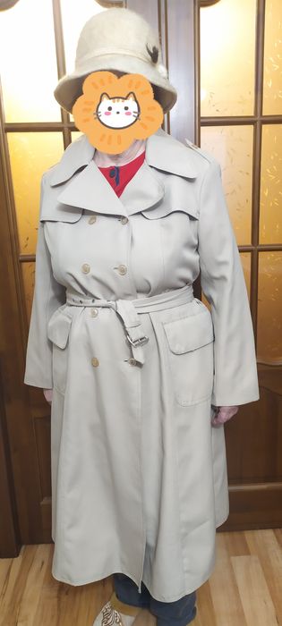 Жіночий плащ (тренч)