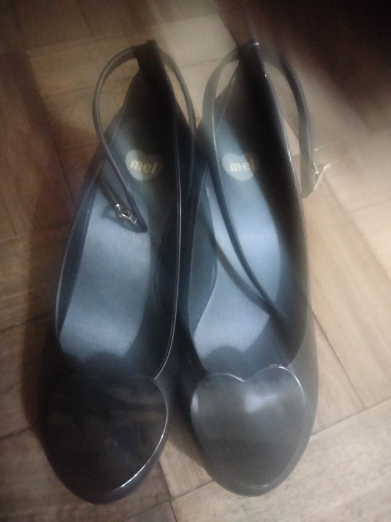 Sapatos com Corações e Plataforma
