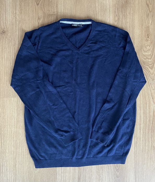 Granatowy sweter Livergy