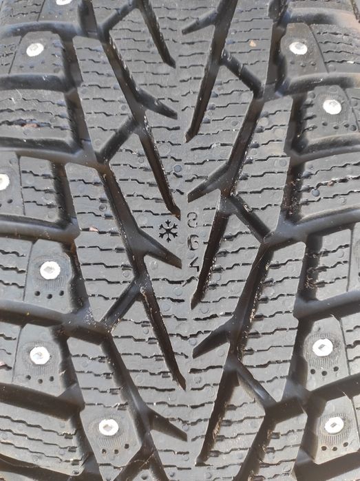 Зимня резина шипована Nokian 195/65 R15