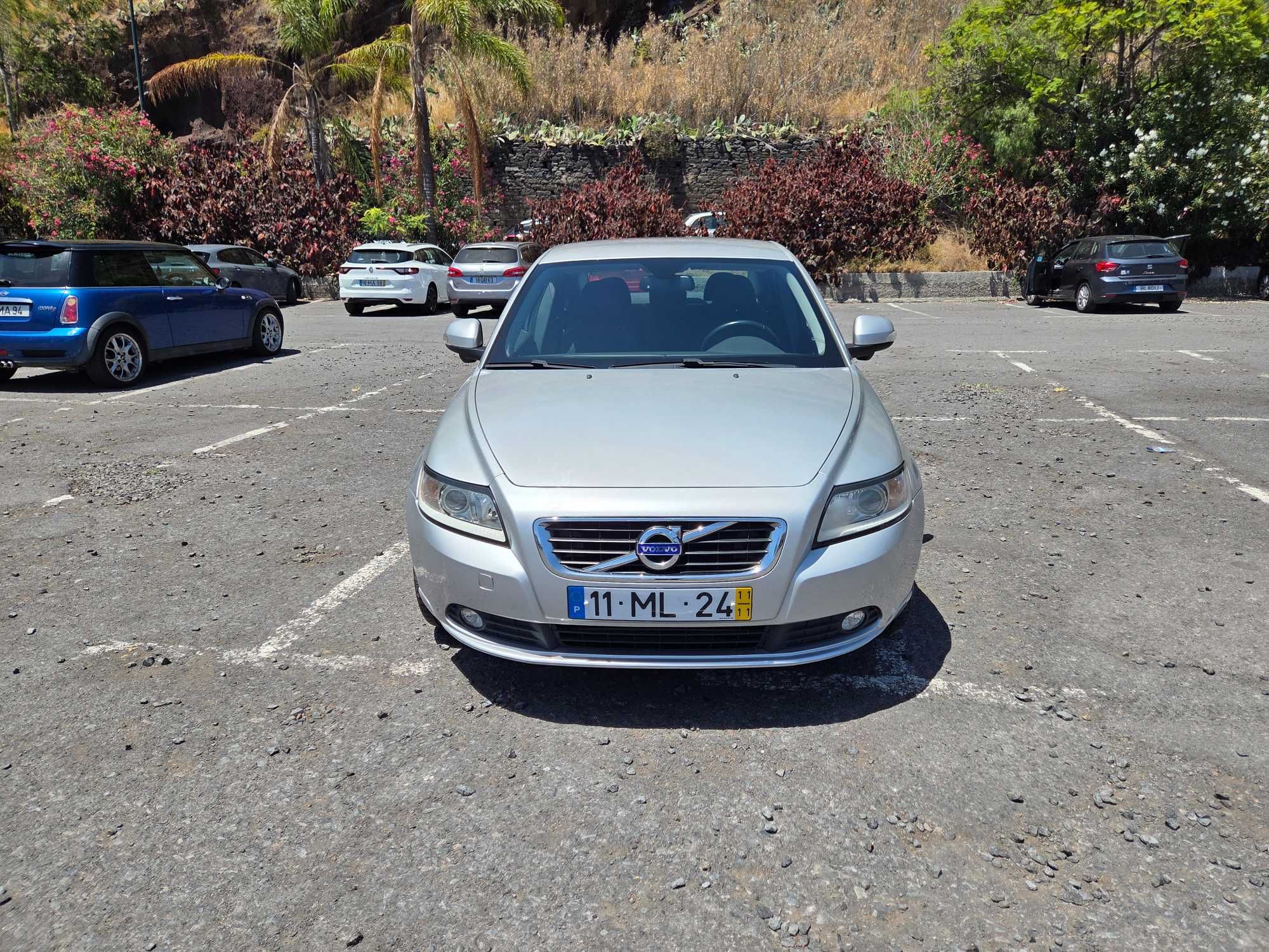 Volvo S40 1.6 Diesel – Elegante, Económico e Impecável!