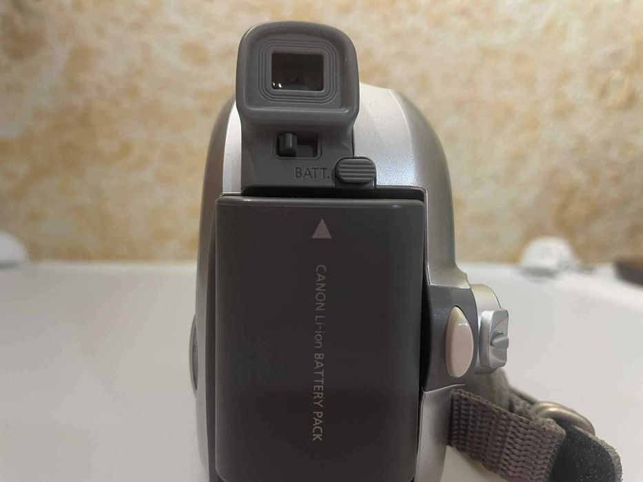 Відеокамера Canon MV890+сумка