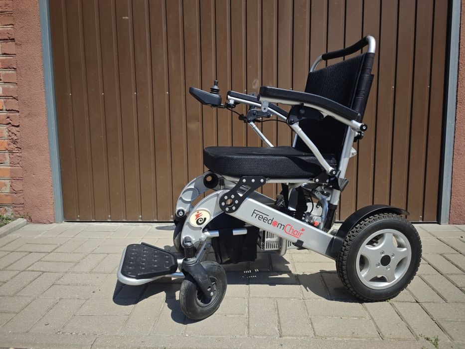 Wózek inwdalidzki elektryczny Freedomchair A08L