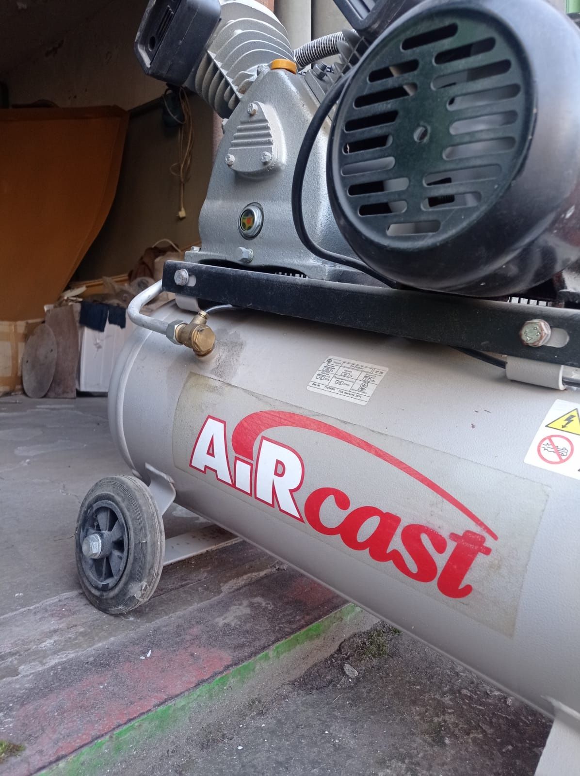 Компрессор AiRcast 2.2кВт 50л. Новый!