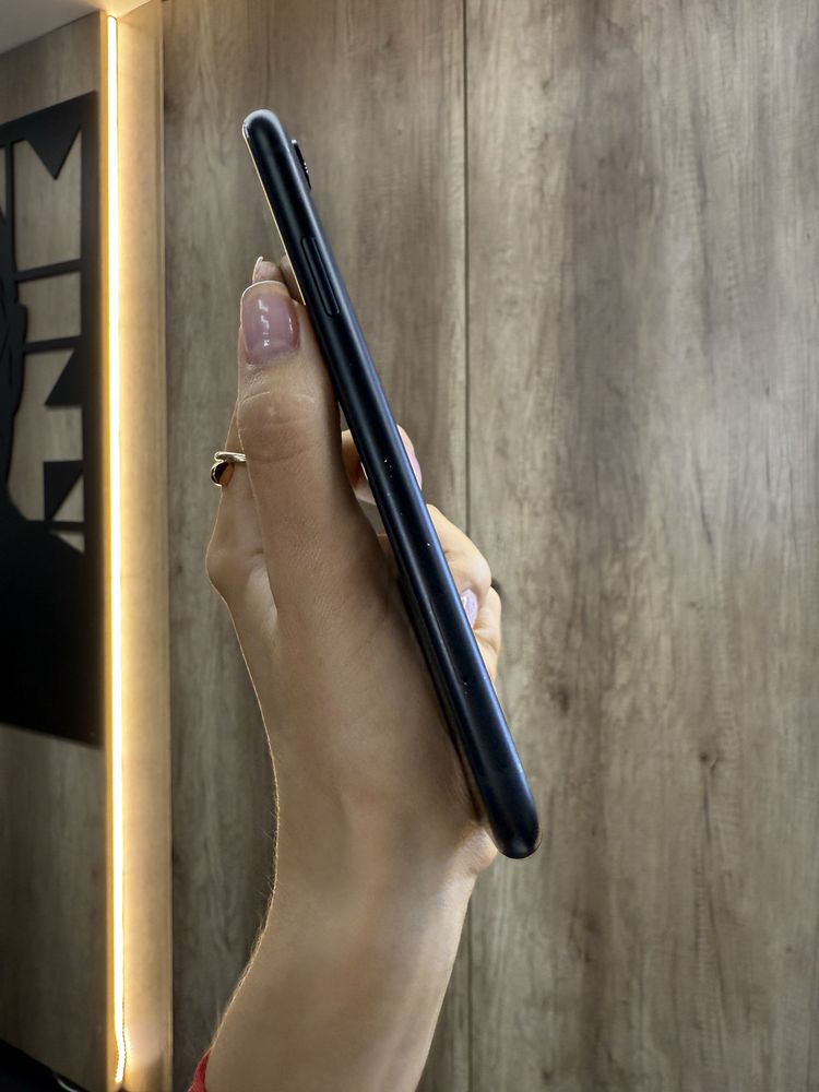Used IPHONE XR 64 Black Neverlock Костюшка,5 igrand