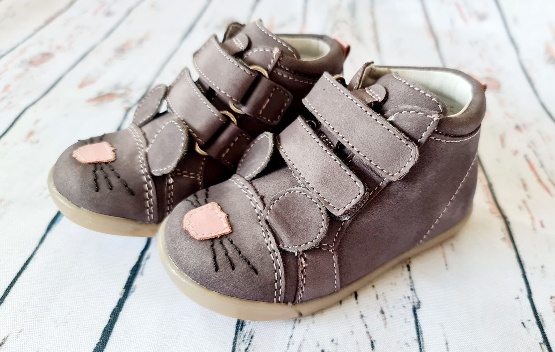 Wyprzedaż buty MIDO, r. 18