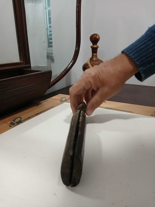 Porta-Facas Artesanal em Madeira - Angola (1ª metade do séc. xx)