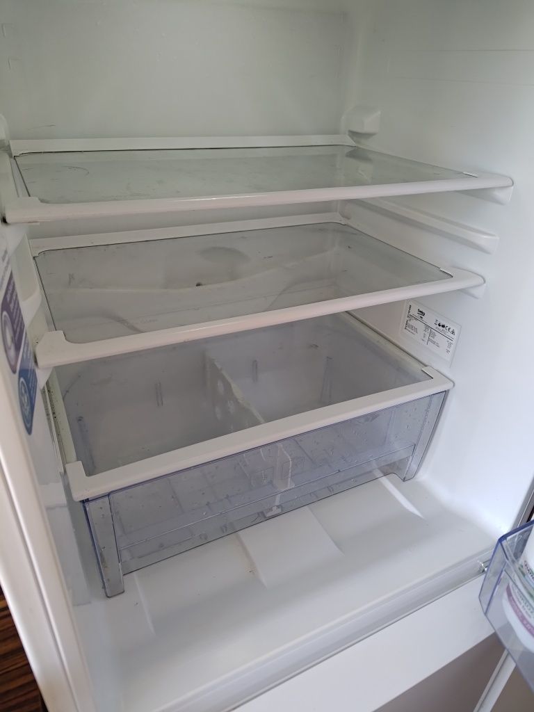 Lodówka Beko CS 226020 w 100% sprawna