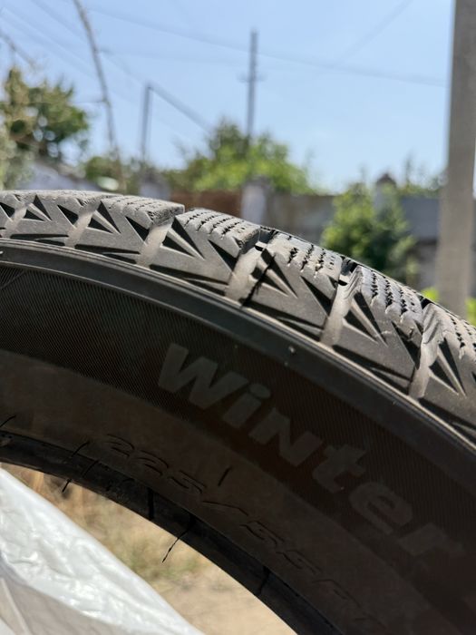 Продам зимнюю резину Hankook 225/55 R17