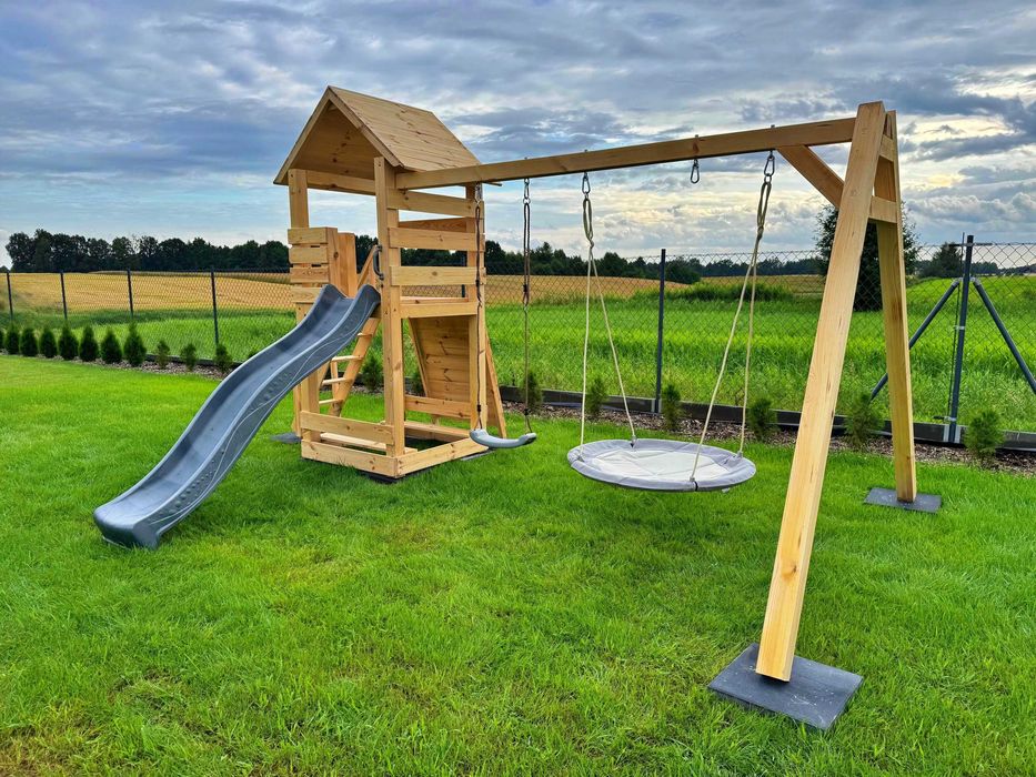 Drewniany plac zabaw dla dzieci domek huśtawka - Zapisy na 2026r