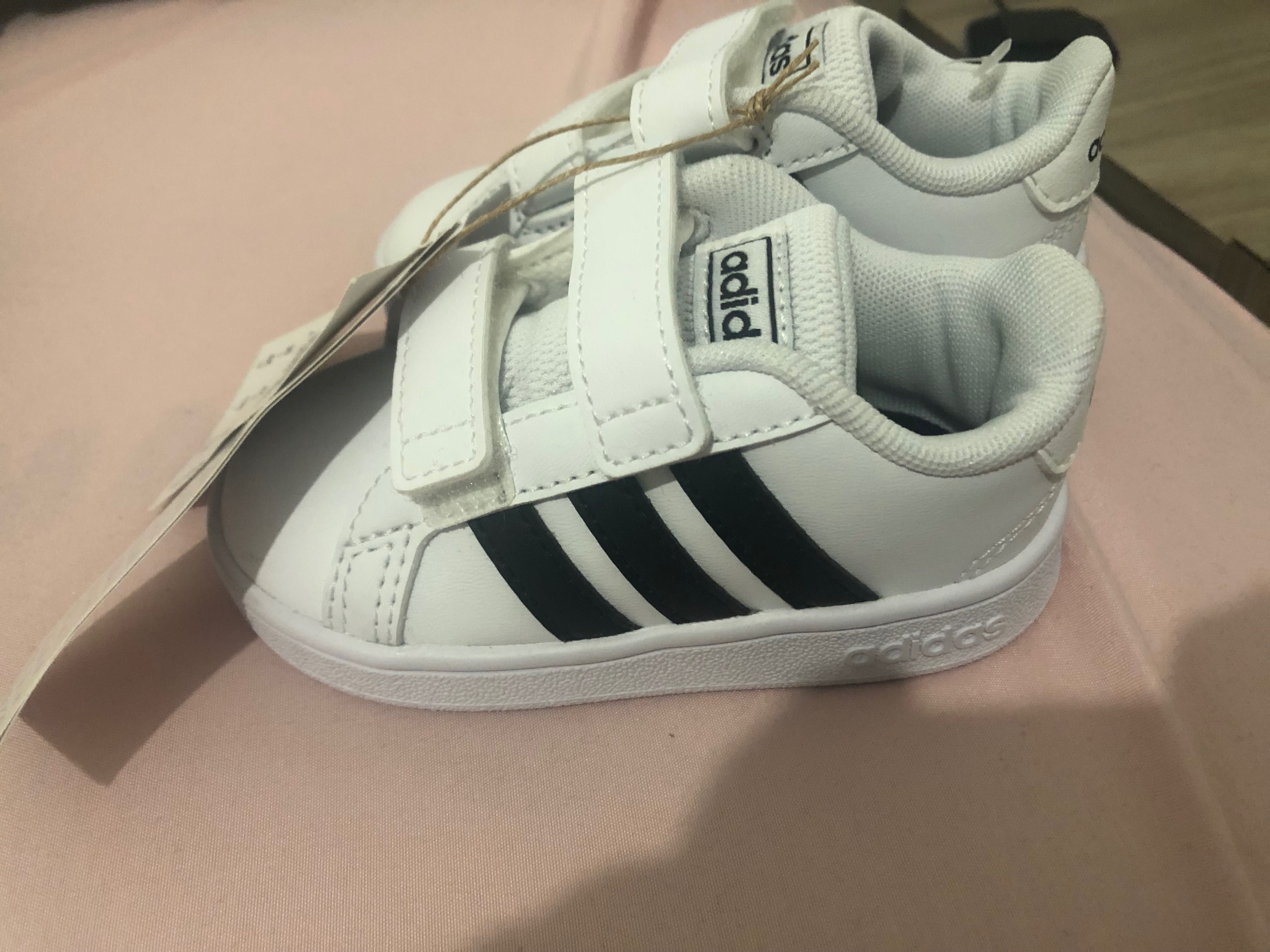 Adidas brancos novos