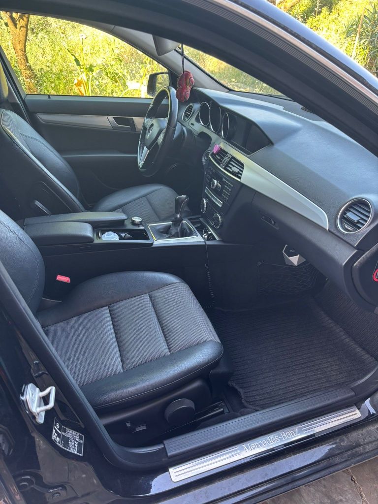 Mercedes-benz c220d