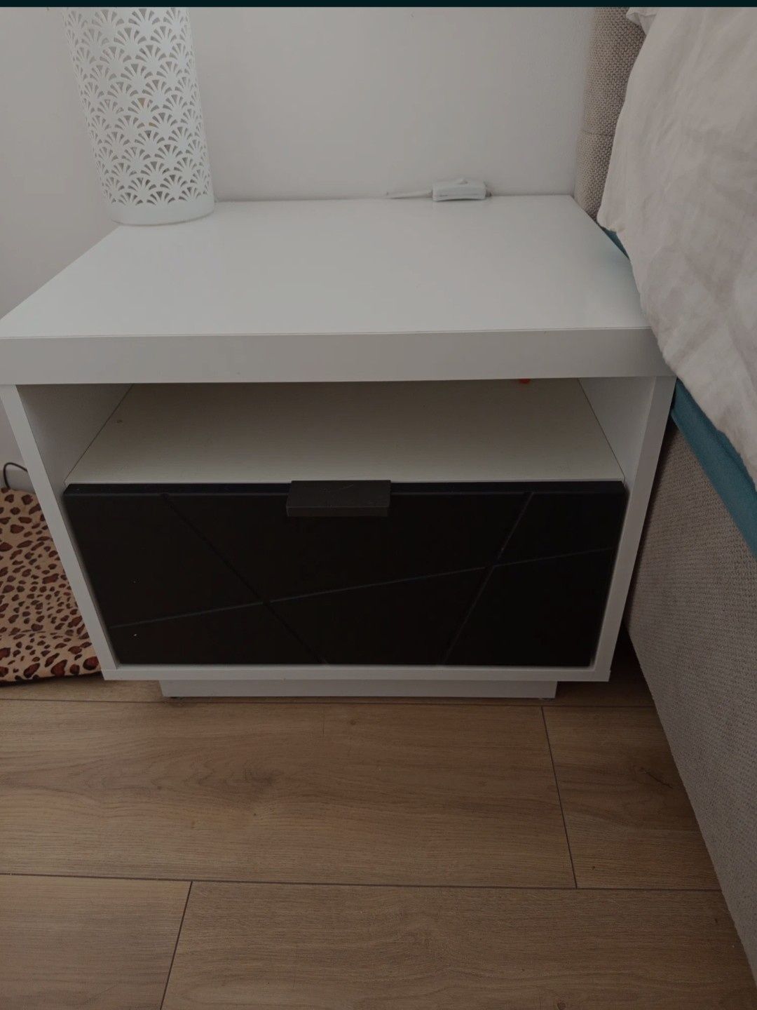 Szafki nocne Black Red White z kolekcji Forn
