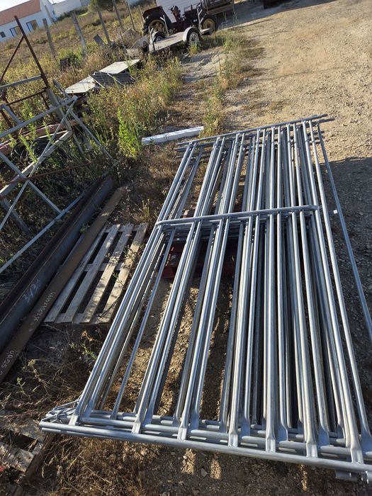 Vendo grades para ovelhas