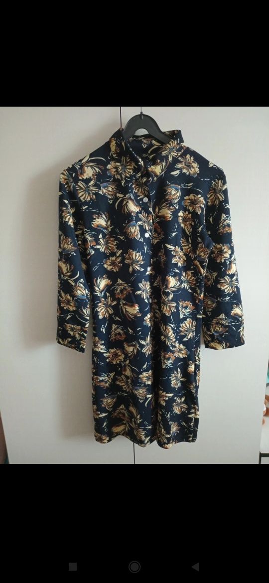 Sukienka midi na guziki w kwiatki Kate Collection