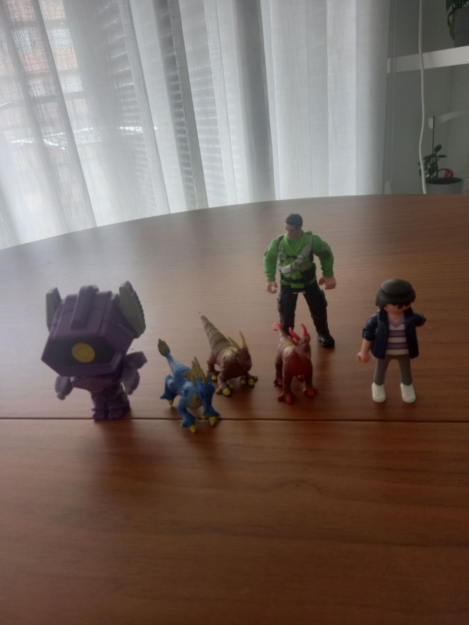 Brinquedos variados
