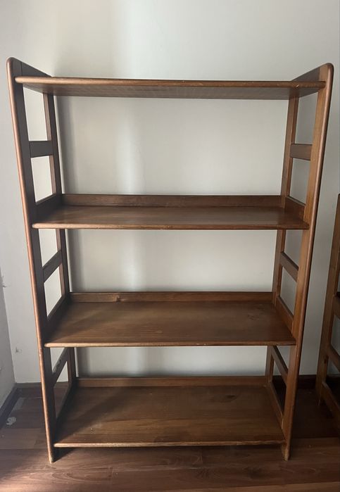 Estante cono nova, util para em qualquer casa.