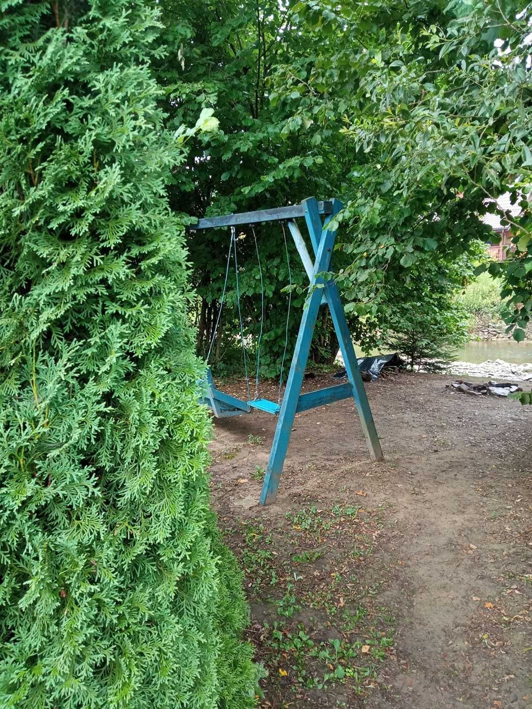 Domki letniskowe nad brzegiem rzeki Hoczewka, Mchawa -  Bieszczady