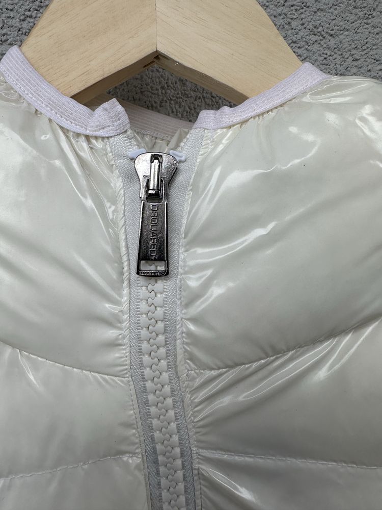 DsQuared2 M biala kremowa kurtka puchowa śliska z logo