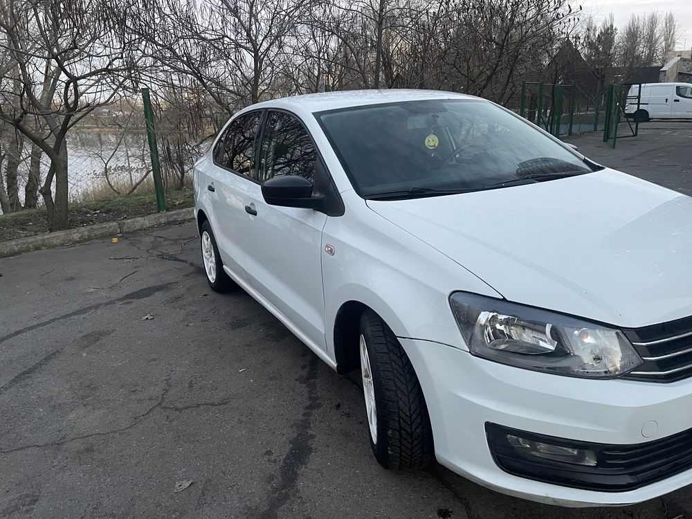 Volkswagen polo sedan 2016