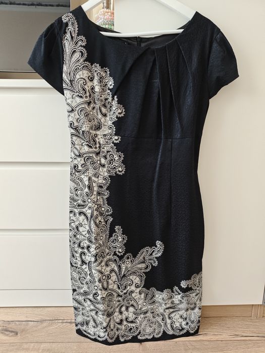 Czarna,klasyczna sukienka r.S Blumarine