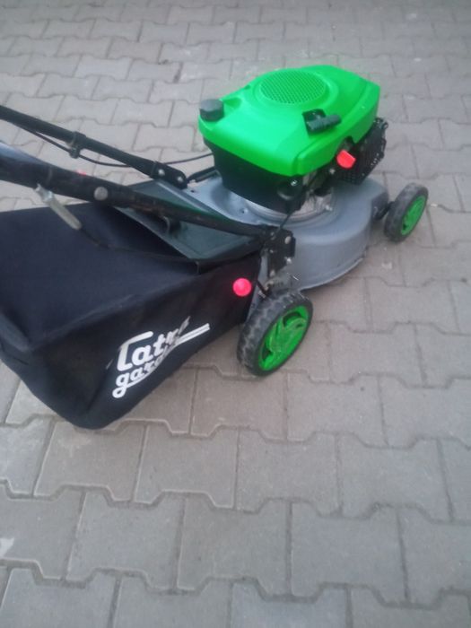 Продам газонокосарку