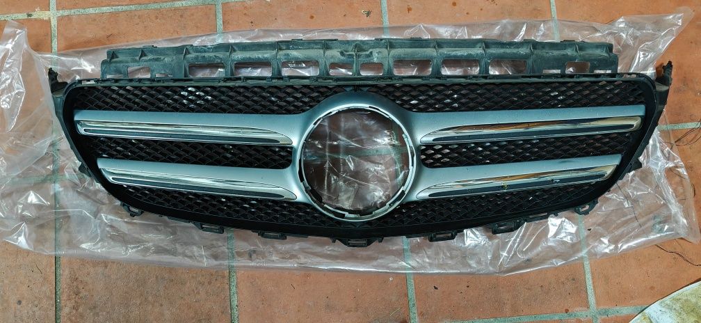 Grelha frontal Mercedes w213 (2O16-23)