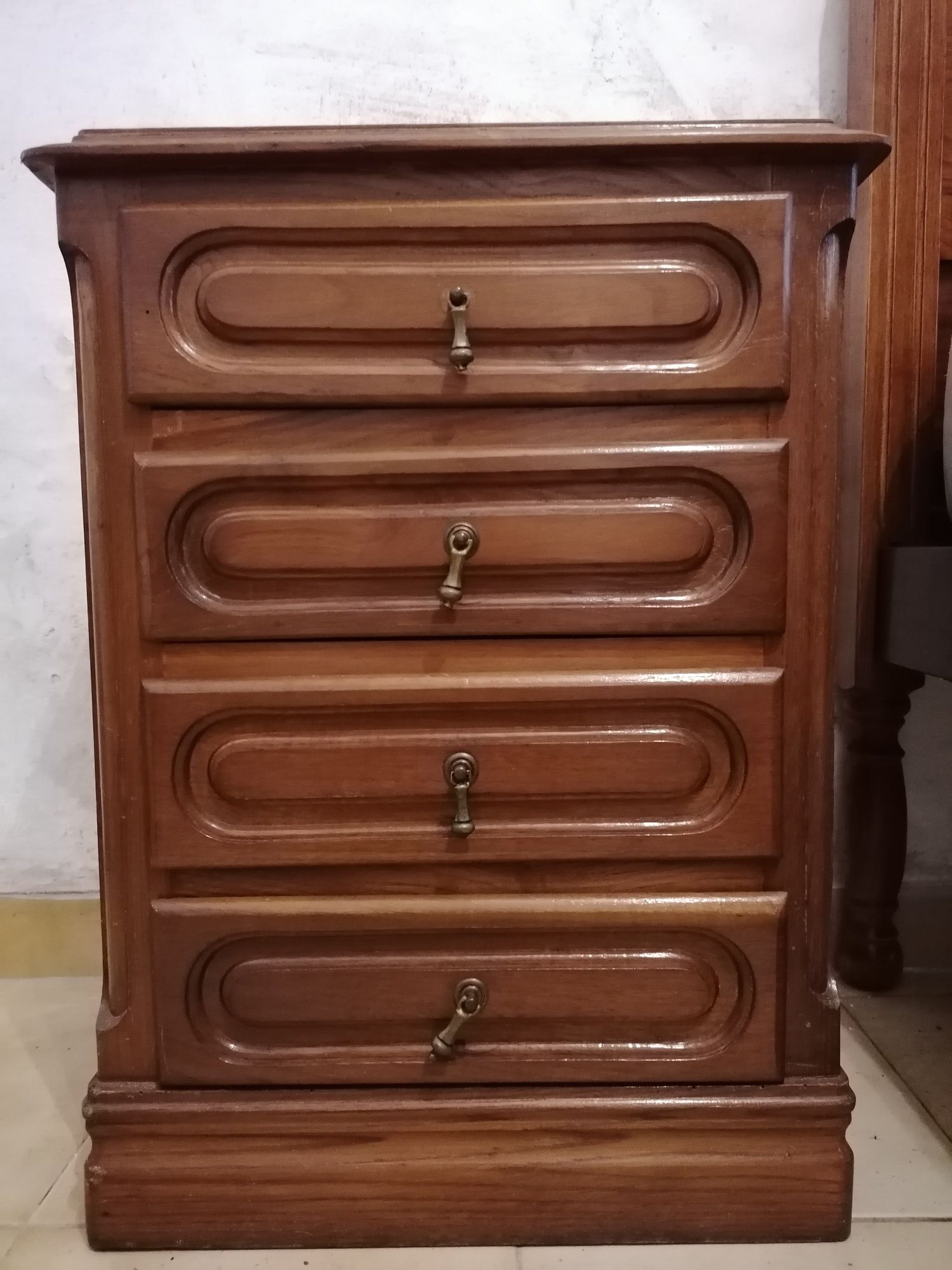 Mobilia completa de quarto em madeira