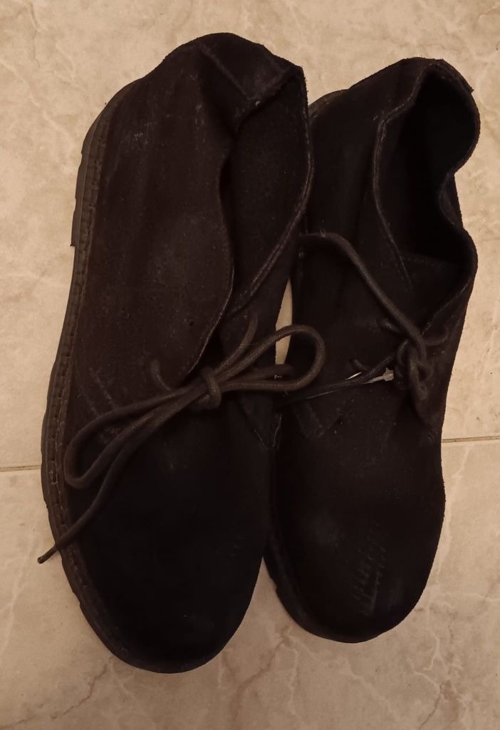 Sapatos de Homem novos