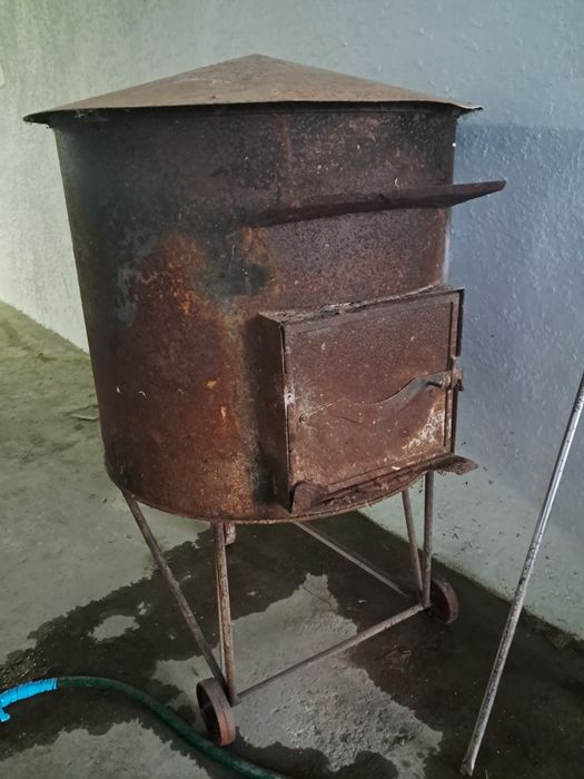 Forno a lenha com roda