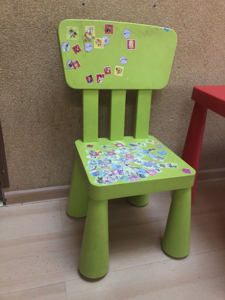Stolik , krzesełka dziecięce mamut