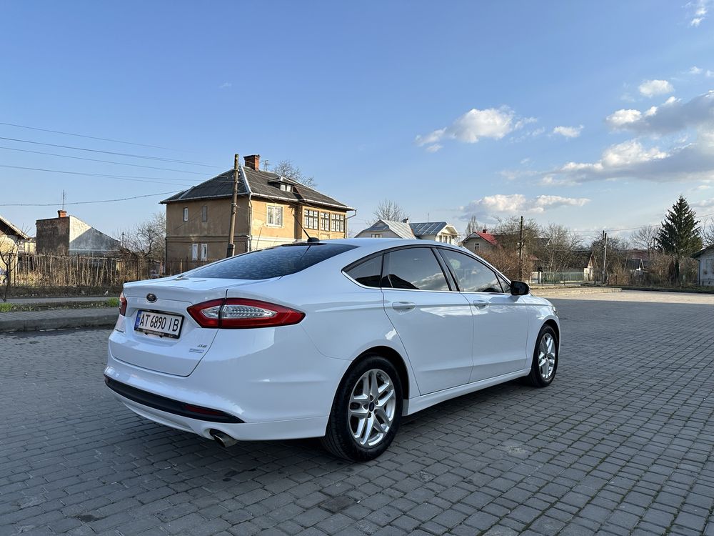 Ford Fusion SE 2013