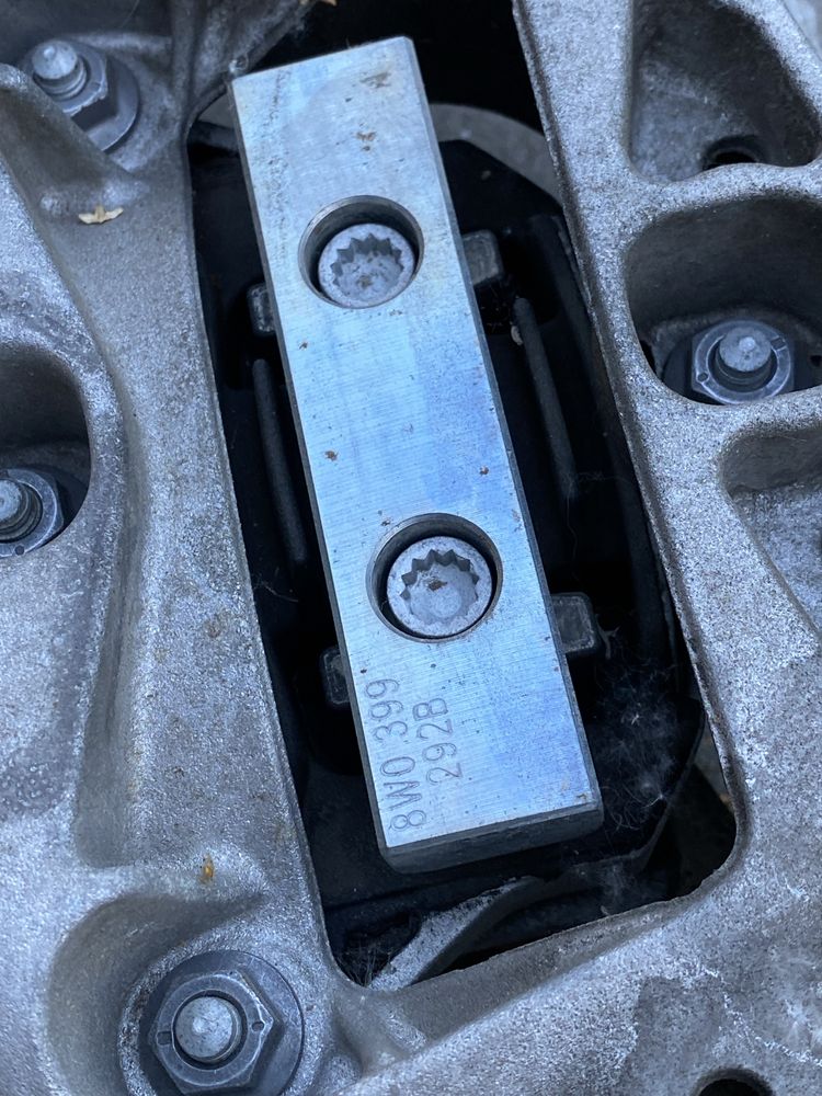 Подушка коробки траверса кронштейн акпп audi a4 b9 a5 f5 8w
