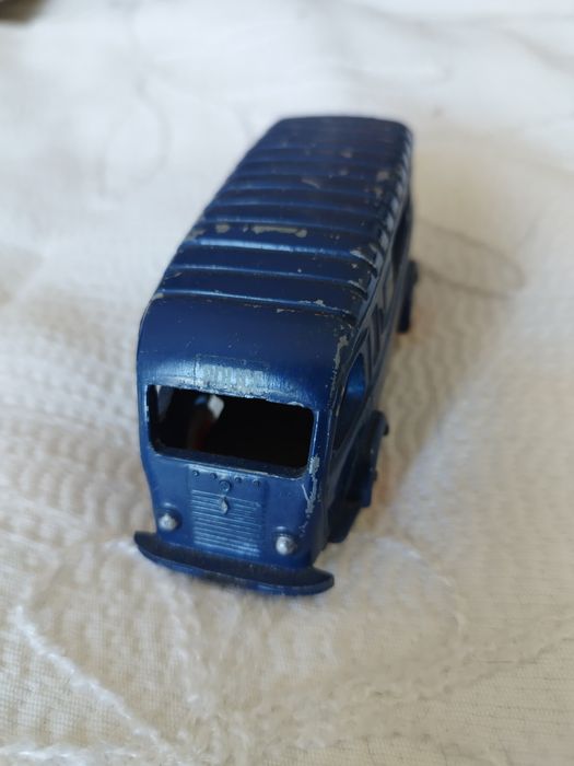 Furgão policial Renault. Uma miniatura do Renault 1000 kg, um furgão p