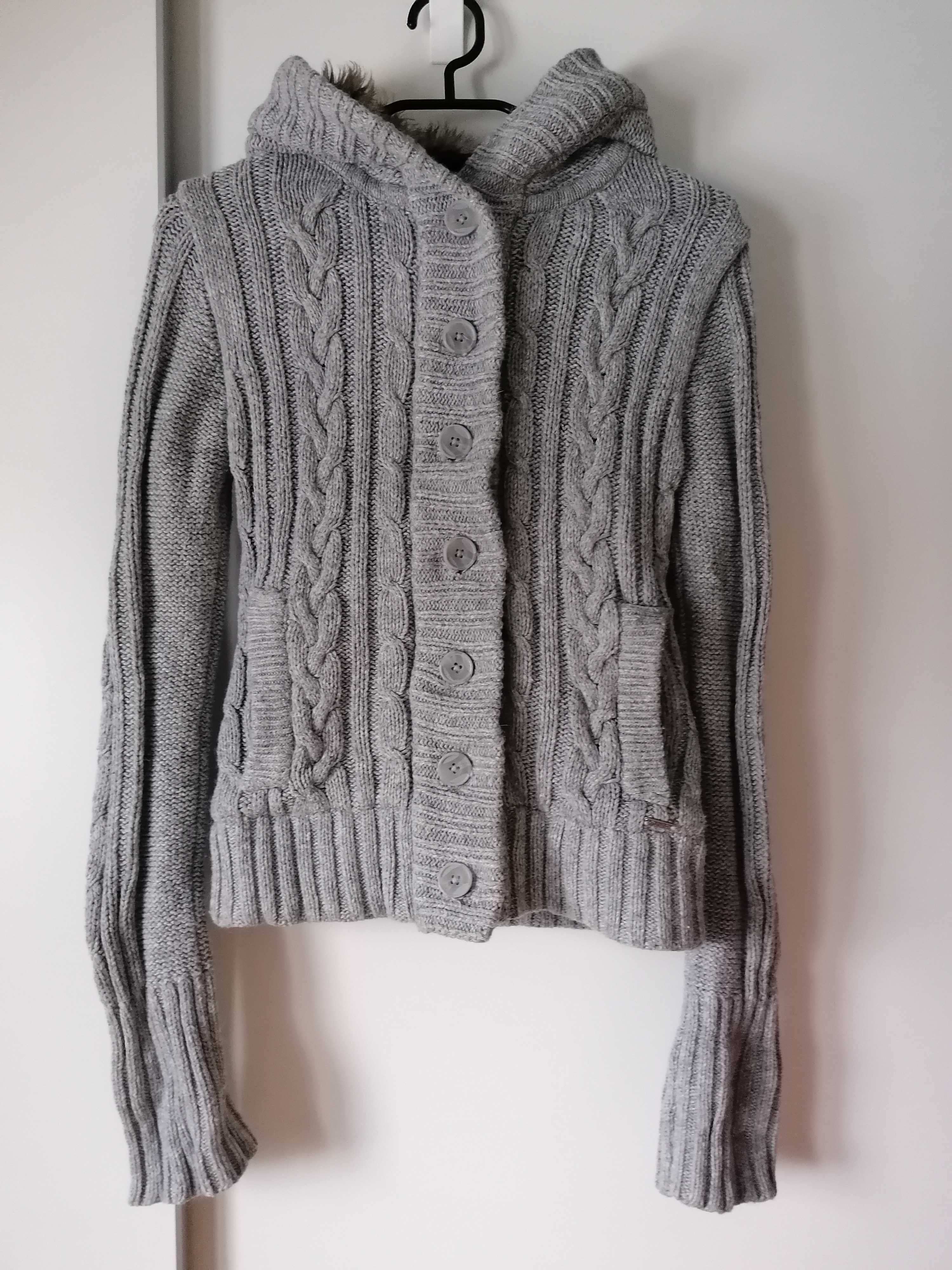 Bluza sweter dziewczęcy wełniany na podszewce 140/146