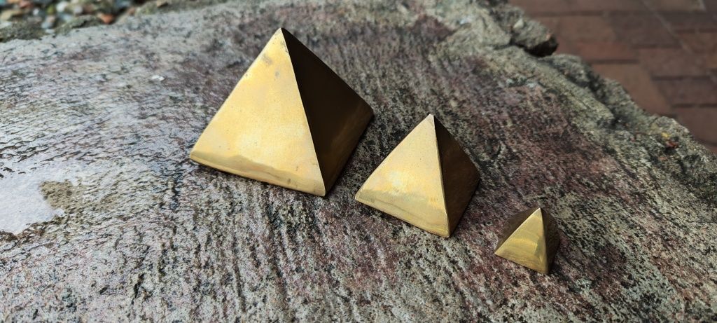 Piramidy mosiężne 7 cm, 5 cm ,3 cm