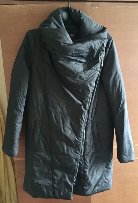 Пуховик черного цвета Mohito