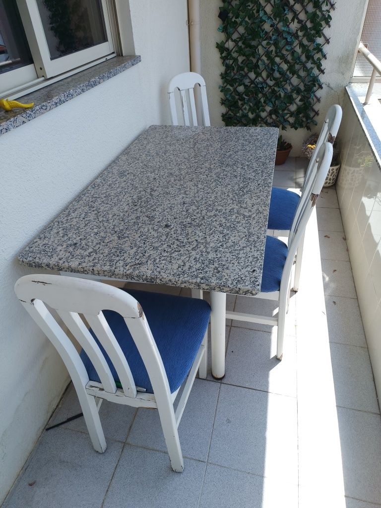 Mesa Mármore e 4 cadeiras