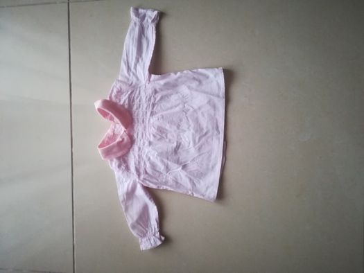 Vestido Rosa marca ZY com bordado branco - 1 /3 meses e blusinha rosa