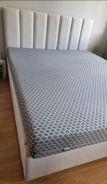 Łóżko tapicerowane kontynentalne