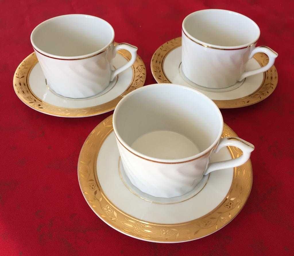 conjunto de 3 chávenas e pires de café em porcelana da Vista Alegre QN
