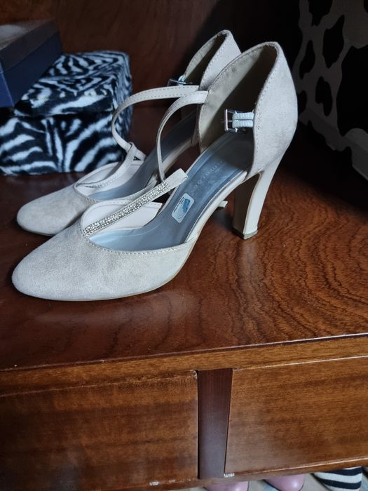 Muitos sapatos senhora 39