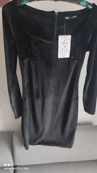Czarna sukienka welurowa aksamitna mała czarna