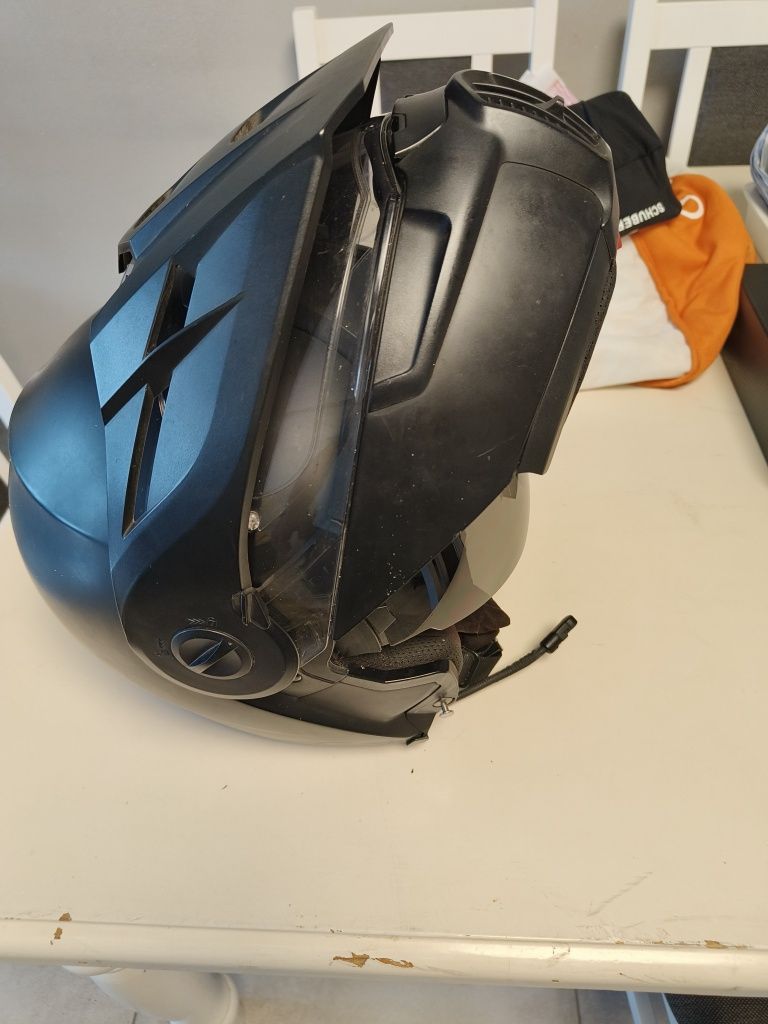 Kask Schubert z intercomem blututh