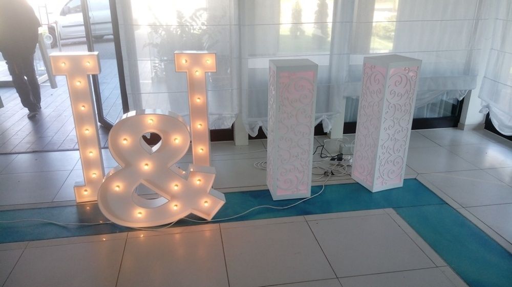 serce z żarówkami LED wesele