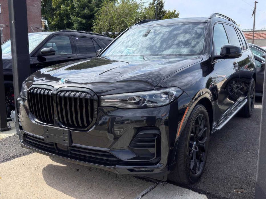 BMW X7 xDrive40i      2022