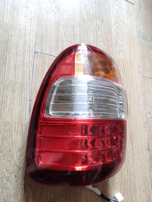 Фонарь лівий зовнішній Toyota LC 100