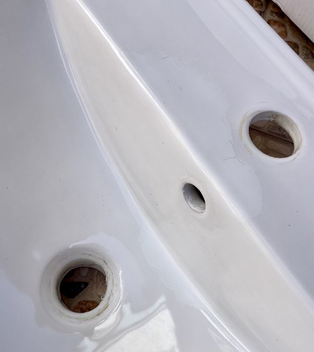 Lavatório de cerâmica branco de encastrar