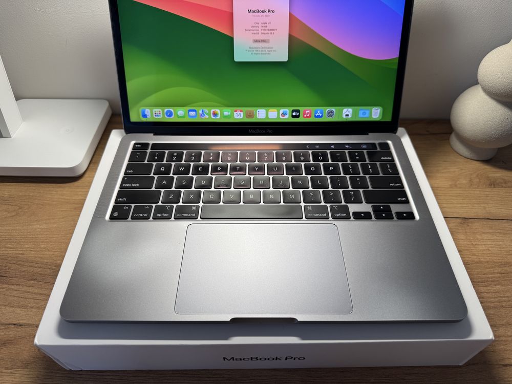 MacBook Pro 13 2020 M1 16GB 1TB Space повний комплект